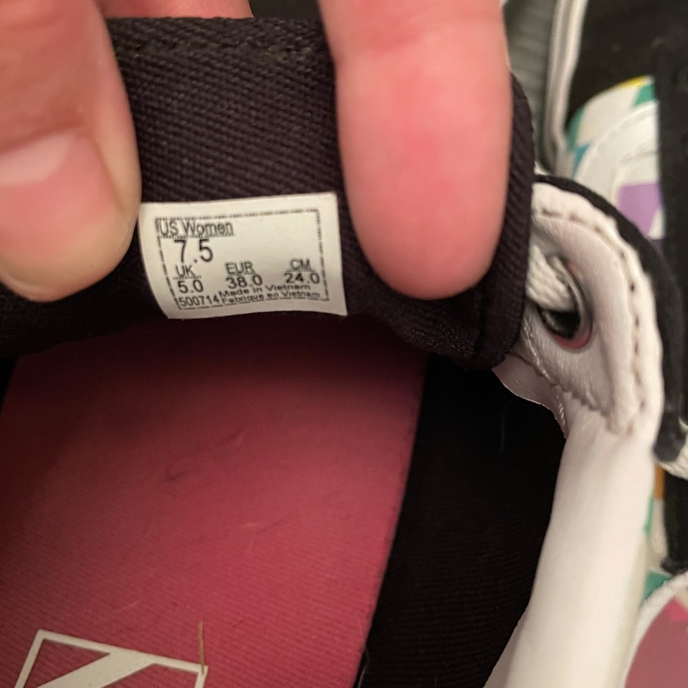 Vans - Picture 5 of 7